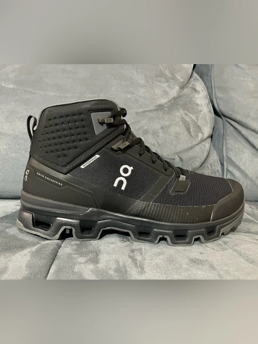On Cloud Cloudrock 2 Mid Waterproof Black Hiking Boots Men's 7 fits Women’s 8.5